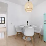 Home2book Sunny Terrace & Pool In דירה *