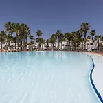 Home2book Sunny Terrace & Pool In דירה *